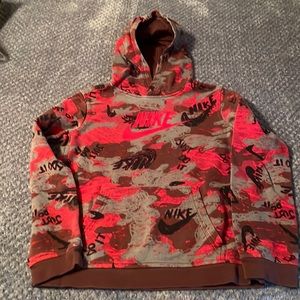 NIKE Boy’s XL Hoodie Sweatshirt.